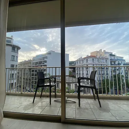 High Standing Flat With Double Ac - Station Near Everything *